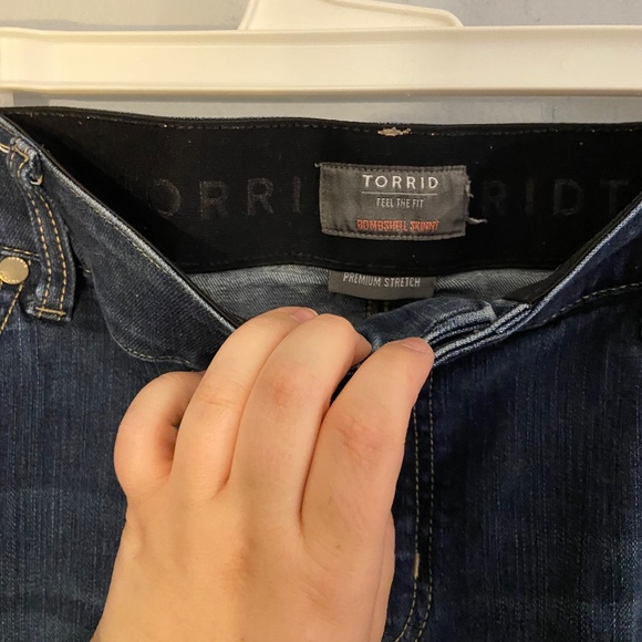 Torrid Bombshell Skinny with Distressed Ankle - Picture 4 of 4